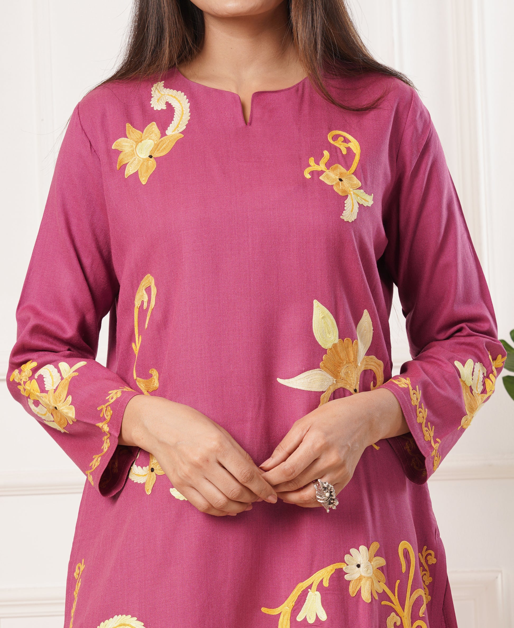 Pure Acro Wool Kashmiri Aari Embroidery Kurti & Pant Set(Pink)