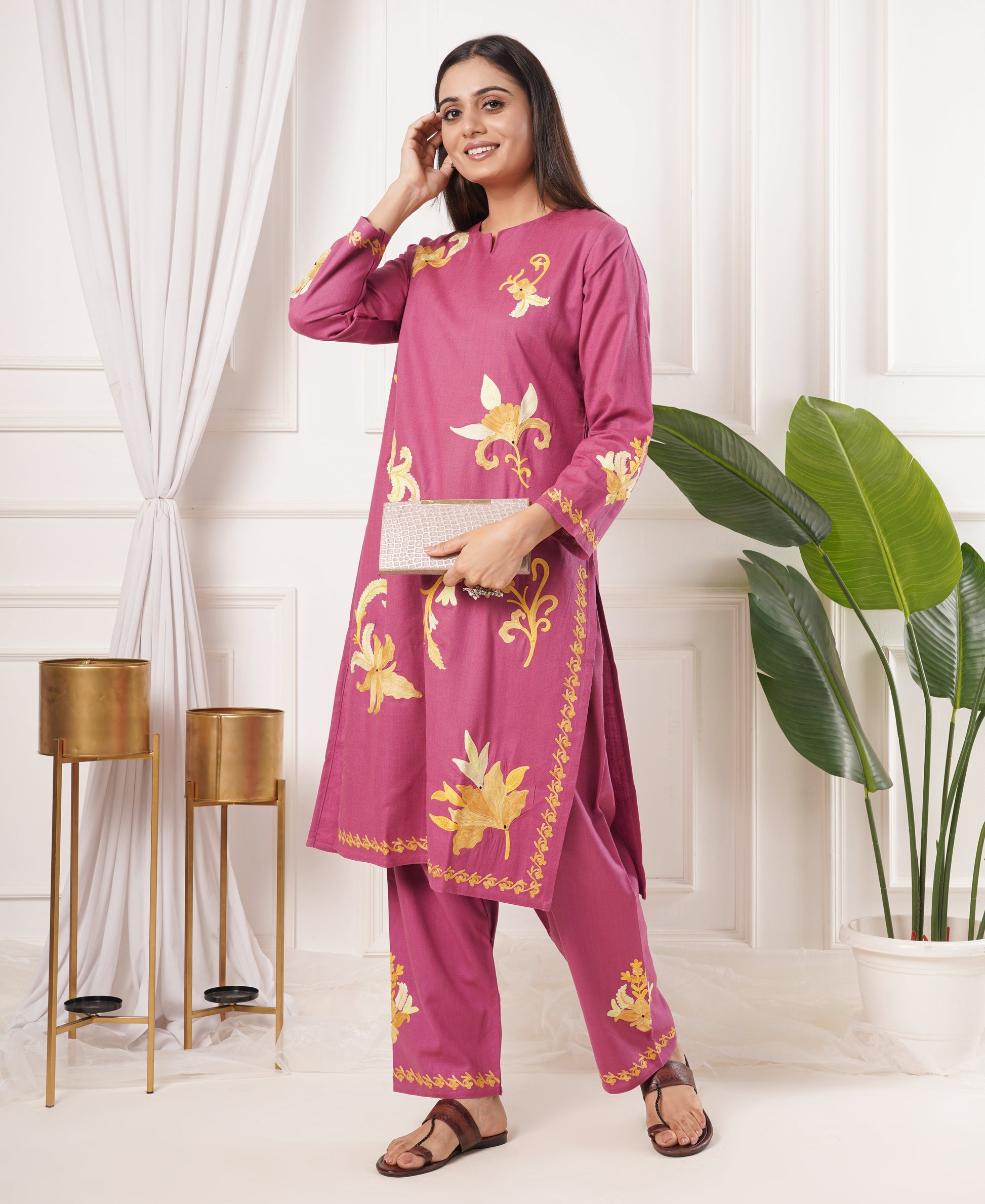 Pure Acro Wool Kashmiri Aari Embroidery Kurti & Pant Set(Pink)