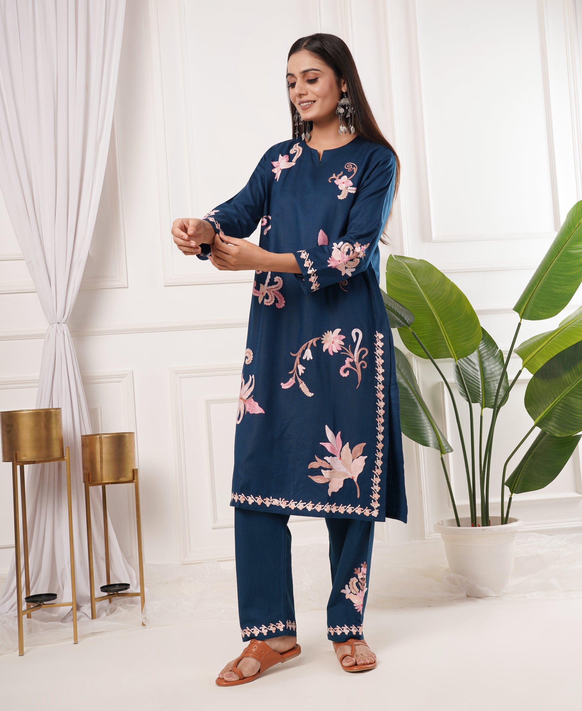 Pure Acro Wool Kashmiri Aari Embroidery Kurti & Pant Set (Blue)