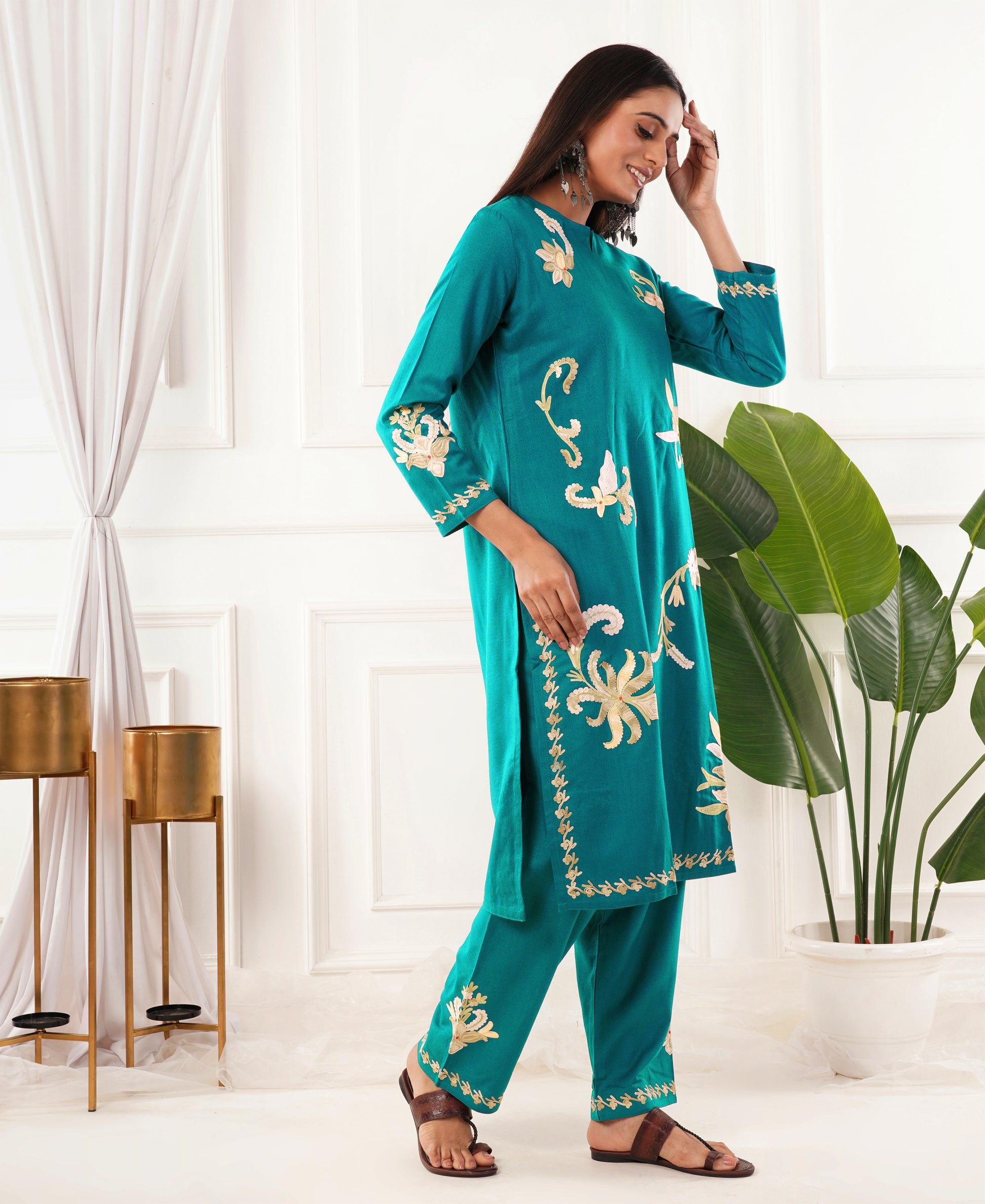 Pure Acro Wool Kashmiri Aari Embroidery Kurti & Pant Set (Rama Green)