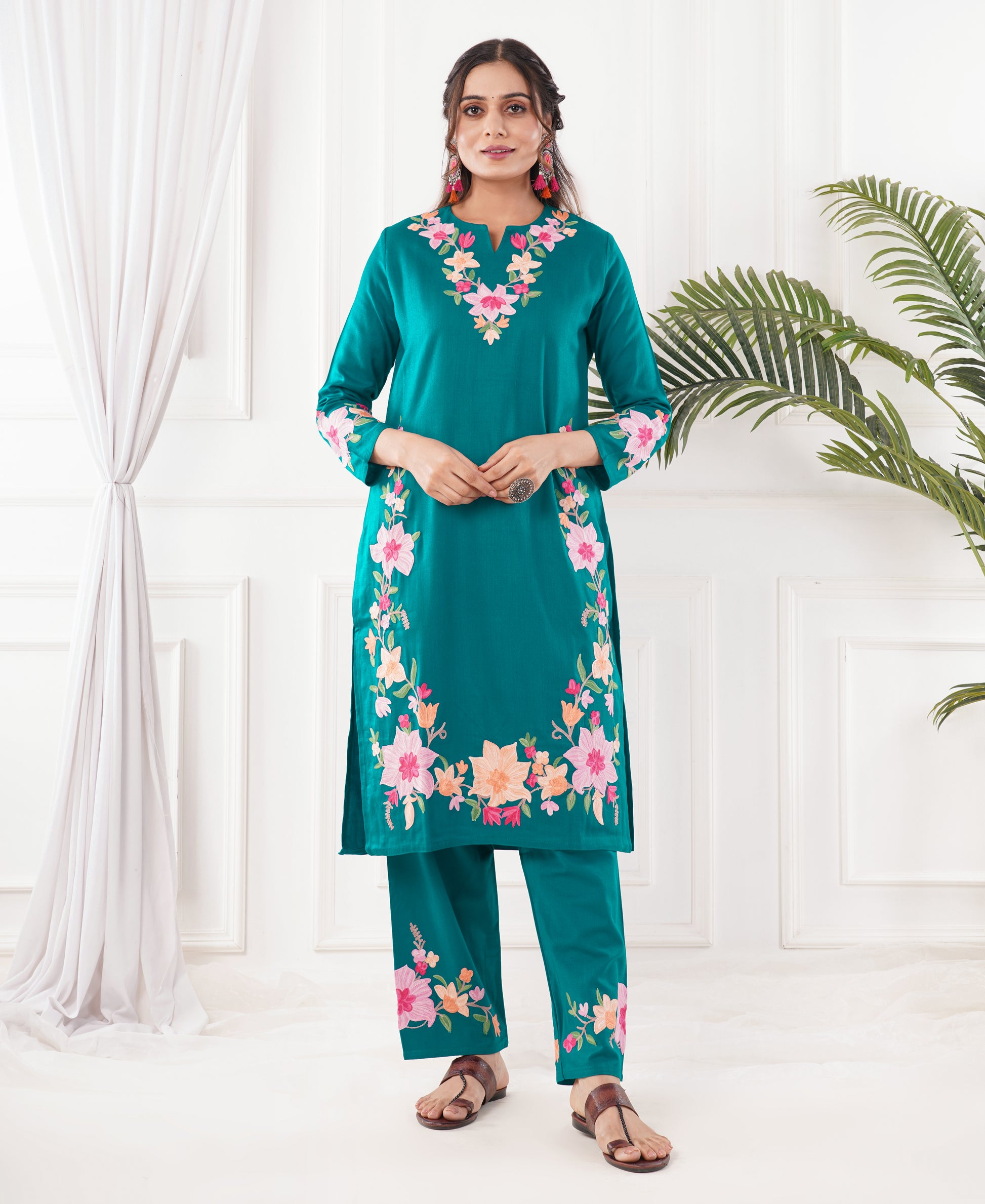 Pure Acro Wool Kashmiri Aari Embroidery Kurti & Pant Set (Rama Green)