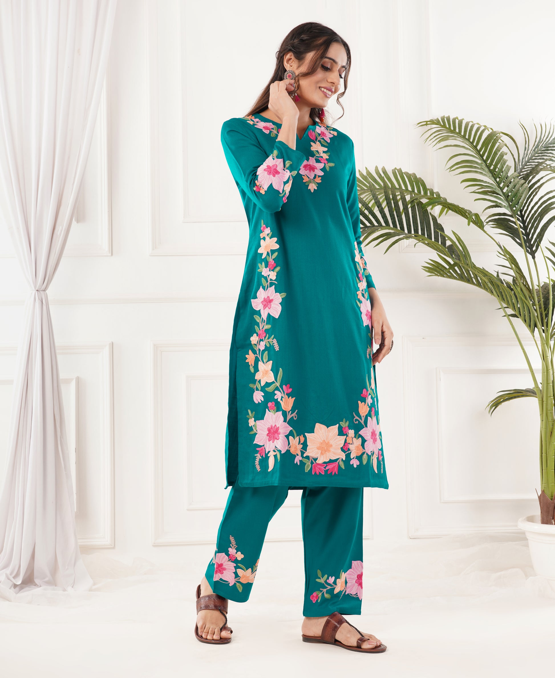 Pure Acro Wool Kashmiri Aari Embroidery Kurti & Pant Set (Rama Green)