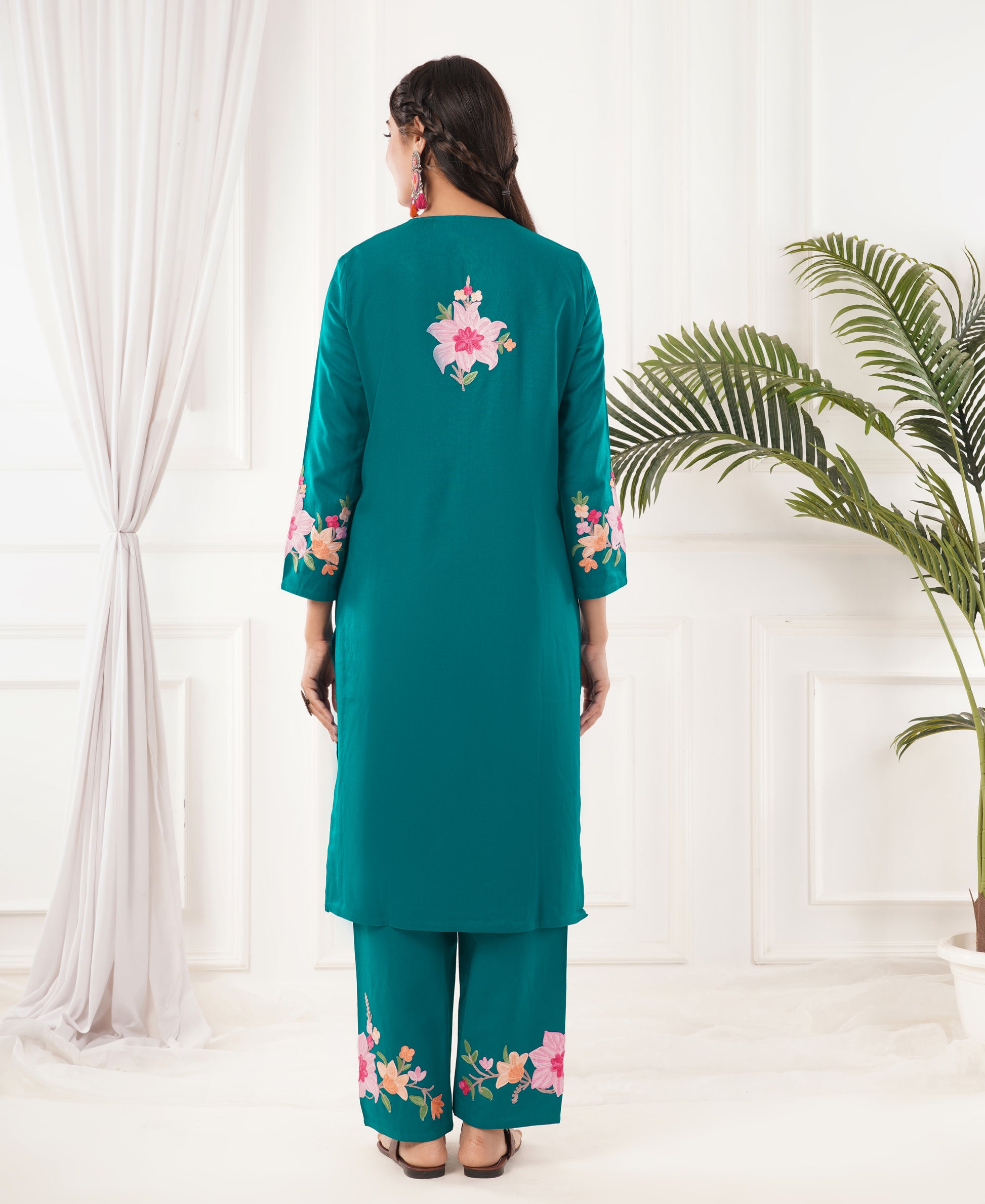 Pure Acro Wool Kashmiri Aari Embroidery Kurti & Pant Set (Rama Green)