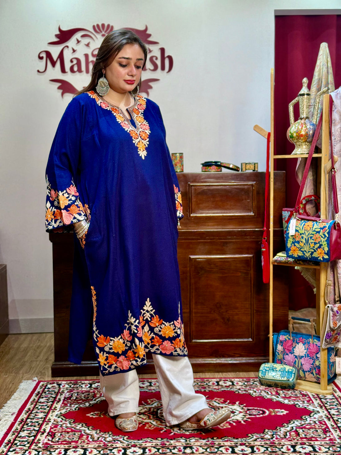 Floral daman embroidery kashmiri pheran ( Royal Blue )