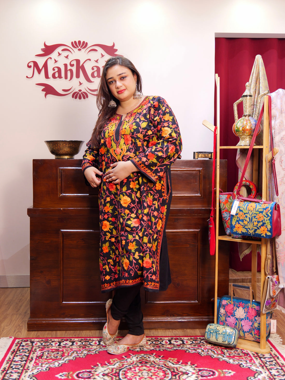 Floral embroidery Kashmiri pheran ( Black )